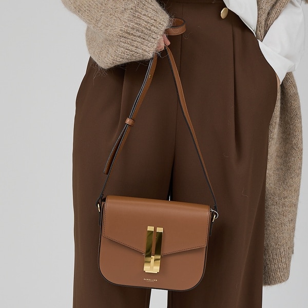 AULENTTI/オーレンティ】 キルティングWジップ ショルダーバッグ