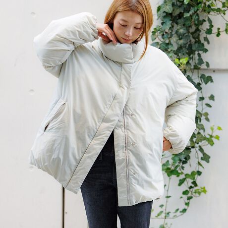 [^ԁF04510131001]NANGA炷肵fUCY߂ɒ_EWPbgoBEfUC񌳂܂łgX^hJ[fUC̃_EWPbgB}t[Ȃł񌳂ƕݍނ悤ɒg߂Ă̂́B؂ւXeb`ɗ͏ȂAƂۂɎdグVvȃfUĆAꂢ߂ɂJWAɂ}b`BV[X^C킸܂킹閜\AE^[łBEfށETCYݕɂ͓ɑ߂Ƀ_E𕕓A܂̕ۉAbvBӏƂɃ_Eʂׂ邱ƂŁAgƌyAĔVGbg𗼗Ă܂B_炩ȐnɂՂ̃_E𕕂߂``̒SnŁAĝDݍނ悤ȊoɁBƂTCYȂAjbgp[J[d˂ĂAoX悭Ȃ܂B悢{[ŗsɍEꂸApłꒅłBER[fBl[g̃|Cgꂢ߂ȃpcX^Cɂ͂AfjXj[J[ƍ킹JWAR[fɂDBVvȃfUCȂ̂ŁACi[ɃJ[╿ĂoX悭܂Ƃ܂܂BfC[g₷~̒ԃAE^[łByNANGA / iKziḰA1941NɐucWvɂāAߍ]^ȕzc̎YnX^[gAт̒琶܂ꂽQ܃[J[łBЖuiKv̓q}RɂuiKEpobgvɗRĂ܂BiKEpobg͕W8126mŐE9ԖڂɍAʖul򂢎RvƂA܂łɂ̑҂oĂoȎR̂ƂwA̎Жɂ͑nƎ҉cẂu炱Ă낤A݂ȂoƂo낤ƂvƂv߂Ă܂BNANGÂ͖тłBN|ĂAт̑IEсEǗ̃mEnEɂāA肠ѐi葱邱ƂłĂ܂Bxgi