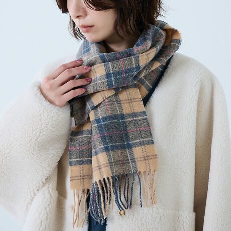 [^ԁF04510167001]p㗬K̃AEghAECtX^ČBarbour(ouA[)Ap炵ӂ^[^`FbÑ}t[oIfUCp̓`Iȃ^[^`FbN`[tɂAjZbNXŎgx[VbNŃI[ZeBbNȃ}t[B▭ȐFőlۂAg₷΂łBNVbNȃ^bZŎdグĂ܂Bfޗr100ŔG̗ǂfނgpĂ܂B~̃R[f̃ANZgɂȂ}t[͑蕨ƂĂ߂łIyӎzi摜́A̓p\RȂǂ̉{ɂAۂ̐FƈقȂČꍇ܂B炩߂B摜̏i̓TvłBۂ̏iƎdlAH኱قȂꍇ܂ByBarbour/ouA[z1894NnƂ̉p㗬K̃AEghAECtX^ČuhBkC̕sȓV̌œv⋙tA`pJ҂̂߂ɁAhAϋv̍IChNXWPbg񋟂̂n܂B^Ȃ̂ÂƂ̕íACMXpBiCEgjƂĔF߂ĂB݂ł̓AEghA[XłȂAt@bVƂĎ̃X^Cɂ̂lXɐȐlCւB