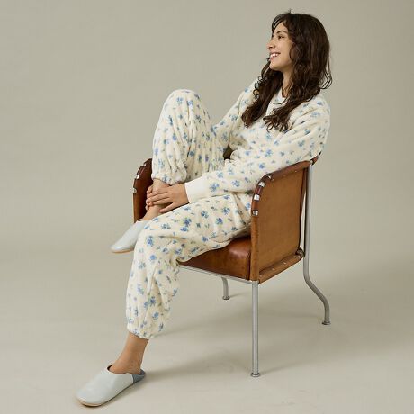 [^ԁF04519821021]t[Xfނ̒ApcAВ3_ZbgœoIg~ɒACełBpW}⃋[EFAAߏ̂oȂǖ\Ɋ􂷂邱ƊԈႢȂ̕iłBSnybNXTCYłBFBƂ낢؂Ȑlւ̃Mtgɂ߂łByZbgezt[Xt[Xpct[XВyJEMORGAN/WF[C[[Kz1945NɃyVojABŏȒ̖DHƂĐݗBX^[g̓AEghAp̃Ci[iƂĒpA̍ō̋@\ƃtBbgF߂AۓIȃX|[c`[ČR̃Ci[ƂĂ̗p܂B90NɓƃAJJWÃt@bVACeƂĈʓIɒp悤ɂȂ܂Bu T[}ƌJEMORGAN vƌقǐEIɂ̃uh͐ZĂAۉ Lk G̗ǂȂǍōĩT[}EFAƂčLmĂ܂B