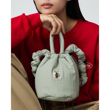 [^ԁF04519861035]}tB̂悤Ȃӂ蒆ȓ̃pfbg}tBV[YBƂtH̃VvȋВ^V_[obOBǂȃR[fɂ킹₷ACeBo◷s̃TuobOƂĂ߂łByPOINTzEV_[͂キƍidlŁAi̋Œ߉\BEۂ}`Ȃ̂łՂ[\BV_[ő106cmyӎzi摜́A̓p\RȂǂ̉{ɂAۂ̐FƈقȂČꍇ܂B炩߂B摜̏i̓TvłBۂ̏iƎdlAH኱قȂꍇ܂ByCOBMASTER/Ru}X^[zRu}X^[1970NɃCMXŒa܂BCMX̊THE COBLES COMPANY LIMITEDobNwCob BearuhC[WɁAeg͂ obNXqȂ OVтAzACe𑽂WJ܂BaICob Bear܂Vȗ͂߂܂B