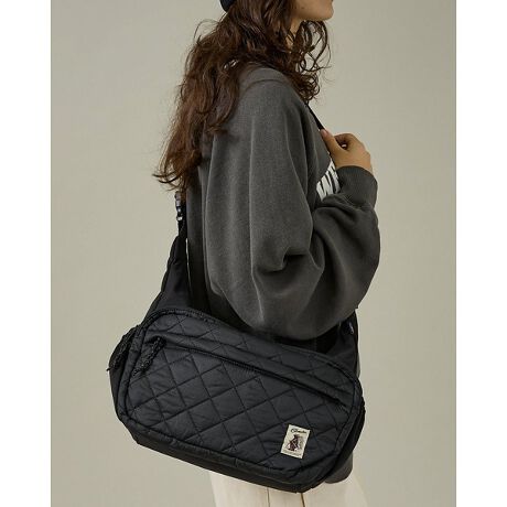 [^ԁF04519861030]lC̃LeBOV[YNVJȃ_CfUCfނɃAbvf[gēoIg̗ǂOɒučꂽ[͂Ղ̃V_[obOBobNpbNgقǂł͂Ȃוʂ̎ɍœKȃTCYŗsȂǂ̃TuobOɂ֗BAEg|Pbg5ĂA[HɃAbvO[hCt@Xi[͎Ô悤ȃVGbgɂȂĂKoƊJdlȂ̂ŉו̏oꂪ₷݌vɂȂĂ܂Bt@Xi[̓_uXC_[dlȂ̂Ō|ɂăt@Xi[ʒug₷ꏊɉω\Btg|Pbg蒠IPADȂǂ[\ȃTCYBtg|PbgANZT[[L[`F[tTCh|Pbgj[Aɂ{̗TChɒǉꂽI[v|PbgBJ͐Lk̂SĂAybg{gPȂǂ[ČŒ肷Ă܂BDJtL[z_[ʔ̃EHbgAȂǂOt\ɂ܂BE\ȃV_[Xgbvɂ2WAYωBV_[Xgbv͎O\ŁA[̃obN~߂邱Ƃł̂ŃnhobOƂĂobOCobOA]Ԃ̃nhɒʂƃV[ɉđprɎgp\Byӎzi摜́A̓p\RȂǂ̉{ɂAۂ̐FƈقȂČꍇ܂B炩߂B摜̏i̓TvłBۂ̏iƎdlAH኱قȂꍇ܂ByCOBMASTER/Ru}X^[zRu}X^[1970NɃCMXŒa܂BCMX̊THE COBLES COMPANY LIMITEDobNwCob BearuhC[WɁAeg͂ obNXqȂ OVтAzACe𑽂WJ܂BaICob Bear܂Vȗ͂߂܂B