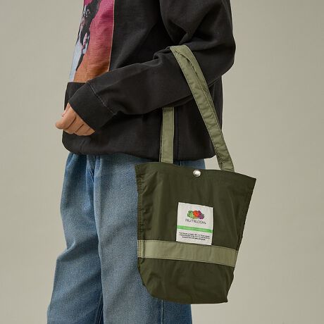 [^ԁF04519861026]ƂoɍœKȃTCỸg[gobOBiCnŉɂAyʂłBtgɂFRUIT̃uhSzuĂ܂BAE^[̏ォł₷悤ɁAЂ͒߂ɃfUCĂ܂B܂肽ނƃRpNgɂȂ̂ŁATuobOƂĂIyiڍׁzI[v|Pbg~1JXibv{^yӎzi摜́A̓p\RȂǂ̉{ɂAۂ̐FƈقȂČꍇ܂B炩߂B摜̏i̓TvłBۂ̏iƎdlAH኱قȂꍇ܂ByFRUIT OF THE LOOM/t[cEIuEUE[z160Nȏ̗jEL̃x[VbNAp/A_[EFA[J[B݃AJEP^bL[Bɖ{nuA č̃A_[EFAAvgpTVcsłTOPuhƂĂ̒nʂmĂ܂BÂAJl̃CtX^Cɗn݁Ảʎ̃SmȂAJl͂ȂƌĂAłvgTVc̃{fBA_[EFÃuhƂčLmnĂ܂B܂TVcA_[EFAȊOɂAJ鏤i𕝍LWJĂ܂B