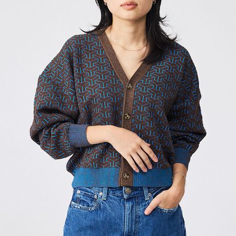 [^ԁF04519841000]Le Melange/EW痧̊̂WJ[h҂݂̃J[fBKoB[~iCƃ|GXegݍ킹AsꒅBuE~u[̔zFȂ̂Ŕh߂Be[Wȕ͋CŒĒ܂B߂̑ŁA܂肠ƃ{[oĉVGbgɁBfjɍ킹邾ŉ؂₩BDƂĂꖇgbvXƂĂfUC̍fgbvXłByӎzi摜́A̓p\RȂǂ̉{ɂAۂ̐FƈقȂČꍇ܂B炩߂ByLe Melange/EWzx[VbNĂ邯ǁAghɂ͕qłBVvȃACe炱A炵DǁA YCNȕɂ͂BƂ肪~Bx[VbNAZX₿ƂCKvBĂ݂Ĕ[钅Sn̗ǂ╗dBm͂߂ƂāA g̎̂̂͏̂ł͂ȂAhíhłĂقBȃI[ZeBbNȏׂ̈̃gbhȃJWABuE fFH166 pTCYFF