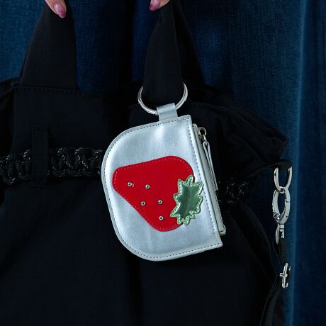 [^ԁF04520168000]LZ[jŁAV[YlC̃RCP[XɐVFAV`[toIwʂɃJ[hRCP[X͂Ƃo̍ہAzƂĎĝ߂łBR[htĎ񂩂Ԃ牺ƁAg͖łBs̃obO`[ƂĂyӎzi摜́A̓p\RȂǂ̉{ɂAۂ̐FƈقȂČꍇ܂B摜̏i̓TvłBۂ̏iƎdlAH኱قȂꍇ܂B炩߂ByCasselini ^ LZ[jzBe myself / With playful킢ȂA̃eCXgꂽ~bNXX^CB킽炵́B낱ƕς閈̋CɊY鏬Ă܂B