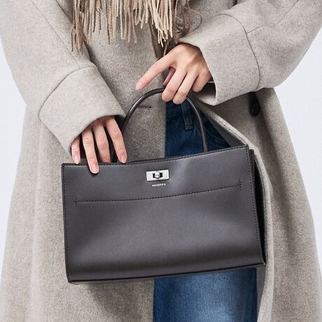 [^ԁF31510261008]C^AŁuvƂӖ̖̒ʂANVbNȃXNGAVGbgꂽۂ^yORSETTOiIZbgjz̐lCfłB炩ȃX[XU[ґɎgpA㎿ӂȂ܂ɁBЂ˂̃fBe[_ȃANZgƂȂAI[ZeBbNȃfUCɒ悢VѐSvXĂ܂BnhobOƂĂAt̃XgbvŃV_[΂ߊ|ɂł2WAYdlBʋ΁EtH[}V[͂Ax̃JWAX^Cɂ}b`ėp̍ACełBfUC|CgENVJȒ`BOX^g[gBE炩ȃX[XU[iȈۂɁBEЂ˂_ȃANZgBEO\ȃV_[Xgbvti2WAYdljBE莝E|E΂ߊ|ƃ}`ɊB߃|CgErWlXEtH[}EJWA܂ŕLΉBERpNgȂ炵[łTCYBEfUC̃nhɗDtBbgBENX{fBŗ肪RɎgpBy[J[iԁz01-158-02yORSETTO/IZbgz2016Nɓ{ŃX^[gBIZbg(ORSETTO)́AF悤q|EBYobOuhBIZbg̓C^AŁg܁ḧӖB̑fނ⒚JȖDɂāAVvȂAɂlɊYgSn̗ǂBuCĂȂǁA𔲂ȂvuƂ肪ł͂ȂǁAy݂vu^tǁÅÂYȂvƂgΔ̃oXhfUCBobOłȂzȂǏނWJA̓ɗnރuhڎwByӎzi摜́A̓p\RȂǂ̉{ɂAۂ̐FƈقȂČꍇ܂B炩߂B摜̏i̓TvłBۂ̏iƎdlAH኱قȂꍇ܂BTCY\L͂܂ŖڈƂȂ܂B̗̑\񏤕iAʏ폤iƂ̓ς͂ł܂B׏󋵂ɂA͂\肪Oシꍇ܂Bqlւ̔X̔xꍇ܂BǉYíAꕔ̓X܁Aʔ̂Ŕ̔̏ꍇ܂B\߂BigpOɁA^OɋLڂĂu舵̒ӏvu\vKmFBiɕsǂꍇAє̔ޑ܂Ă܂B炩߂B