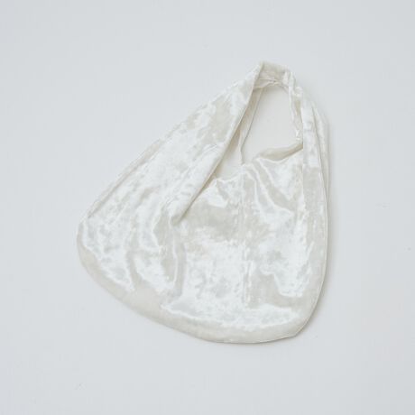 [^ԁF04519861037]iɂ߂xAnōグobOBł̃R[fɉ؂₩o܂BfBi[R[fpɂœKȕiACeB悢TCYȂ̂ŃTuobOƂĂ߂łByӎzi摜́A̓p\RȂǂ̉{ɂAۂ̐FƈقȂČꍇ܂B炩߂B摜̏i̓TvłBۂ̏iƎdlAH኱قȂꍇ܂ByKeena/L[izxAfނɃfC[ƃOWA[̗VELVETɓuhB̉ŕω\ʂ̓̔LLĂƂƂGA䂩IȌVELVETB؂̖ʂƂȂAĝɓރVGbgǋBׂẴACéAЂ̈эHɂďn̐ElЂƂJɖDĂ܂Bufނ̗͂őɈovƂNŵƁARtH[gŏ㎿Ȉꒅ͂܂B