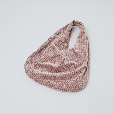 [^ԁF04519861037]iɂ߂xAnōグobOBł̃R[fɉ؂₩o܂BfBi[R[fpɂœKȕiACeB悢TCYȂ̂ŃTuobOƂĂ߂łByӎzi摜́A̓p\RȂǂ̉{ɂAۂ̐FƈقȂČꍇ܂B炩߂B摜̏i̓TvłBۂ̏iƎdlAH኱قȂꍇ܂ByKeena/L[izxAfނɃfC[ƃOWA[̗VELVETɓuhB̉ŕω\ʂ̓̔LLĂƂƂGA䂩IȌVELVETB؂̖ʂƂȂAĝɓރVGbgǋBׂẴACéAЂ̈эHɂďn̐ElЂƂJɖDĂ܂Bufނ̗͂őɈovƂNŵƁARtH[gŏ㎿Ȉꒅ͂܂B