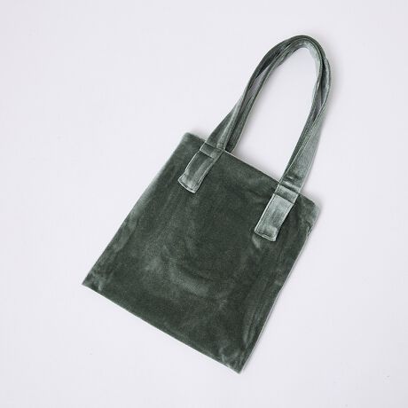 [^ԁF04519861038]iŌ򂠂xAfނ̃~jg[gobOB悢TCYŎ₷AƂop[eB[ɂ߂łB̃R[fɍ킹邾ŏiŃGKgȈۂɁByӎzi摜́A̓p\RȂǂ̉{ɂAۂ̐FƈقȂČꍇ܂B炩߂B摜̏i̓TvłBۂ̏iƎdlAH኱قȂꍇ܂ByKeena/L[izxAfނɃfC[ƃOWA[̗VELVETɓuhB̉ŕω\ʂ̓̔LLĂƂƂGA䂩IȌVELVETB؂̖ʂƂȂAĝɓރVGbgǋBׂẴACéAЂ̈эHɂďn̐ElЂƂJɖDĂ܂Bufނ̗͂őɈovƂNŵƁARtH[gŏ㎿Ȉꒅ͂܂B