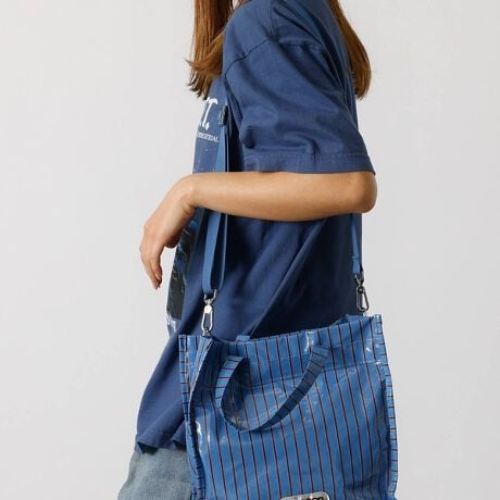 [^ԁF04520161027]XgCv͓I2wayobOBJWA炫ꂢ߂܂ŕLR[fɍƊԈႢȂI[V[YŎg₷ACełB}`L߂Ȃ̂|CgBiڍׁJFXibv{^tOV_[tyӎzi摜́A̓p\RȂǂ̉{ɂAۂ̐FƈقȂČꍇ܂B炩߂B摜̏i̓TvłBۂ̏iƎdlAH኱قȂꍇ܂ByOUTDOOR PRODUCTS / AEghAv_Ncz1973NAAJC݃T[XɂăAgV[Z킪nƂAEghAuhB݂ł̓obOɉAJWAEFAAA_[EFAAV[YAvAXe[Vi[Ȃǂ̓pi𕝍LWJ郉CtX^CuhƂāAE60JȏňĂ܂B