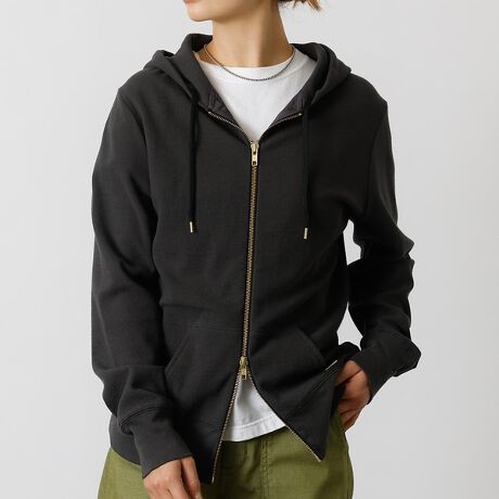 [^ԁF04520121026]MICA&DEAL(}CJAhfB[)₩uhԐlC̃T[tjbgp[J[oBuhVF̃`R[MICAIWiJ[Ő߂Ă܂BJWAACełp[J[uh̃tB^[ʂƂŁAVvȂfފAt@Xi[ȂǋGOLDJ[ÃTCWOAAȂǍו܂Ńuh̔wlq߂ĂꒅɎdオĂ܂Bfނɂ̓Rbg100ŃV݂̂鎅gpBĂł₷ƂSnɁA\ʕω̂gDŕ҂ݏグƓȖږʂIBťyAE^[ołAgbvXƂĂA_ut@Xi[ŕLȂy߂܂BXJ[gpc܂Ŗ\ɍAlJWAX^Cy݂ɂ߂̃p[J[łByӎzi摜́A̓p\RȂǂ̉{ɂAۂ̐FƈقȂČꍇ܂B炩߂B摜̏i̓TvłBۂ̏iƎdlAH኱قȂꍇ܂ByMICA&DEAL/}CJAhfB[zɂȂĂƂĎ𖁂Ƃ؂ɂA̐g肰ȂhɁB炵Ȃi`Ń~j}(minimum)AĒ悢bNXŁAĂÔȂDaily styleĂ܂B