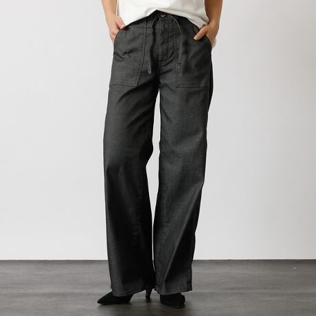 [^ԁF04520151001]yDesign / Silhouettez肪RpNgAɂđ傫L̂̃ChVGbgBSOMETHING̐lCNO.1ChVGbgALISA WIDEƓtBbgłBẴVvȒȂ̃ANZgɂȂxCJ[fUCŁȂ傫߂Ȗؐ{^yCȈۂɁBX\ɂčL郏ChVGbǵAJo[邾łȂAr𒷂AX^CAbv1{BN̓hXgtŁA胊bNXۂɎdグACeByCoordinatezxCJ[fUCCɂȂ鍘Jo[ɁAfUCQBnTEE킹邾ŃX^COB̓Xj[J[ŃJWAɁBT_őu₩ɁByӎzi摜́A̓p\RȂǂ̉{ɂAۂ̐FƈقȂČꍇ܂B炩߂B摜̏i̓TvłBۂ̏iƎdlAH኱قȂꍇ܂BySOMETHING/TVOzTVO͏̎q̃W[YłB1979NȗAWpfj葱ĂEDWIÑEBYuhuSOMETHINGvBu̎q́AȂ炸ꂢɂȂBvRZvgɁAp̃VGbgp^[Â߂̃W[Y葱ĂWpfjuhłB̕ωƋɃW[YωAɃW[Y鏗Ɋmȉl񋟂Ă܂B