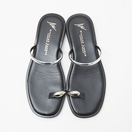 [^ԁF32501062006]*Detail*MVuhuNICOLAS LAINASṽTOT_B~j}ȒɋP^OA肰ȂۓIɉoBtbgŕ₷A^E[Xɂ][gɂ􂷂ꑫByNICOLAS LAINAS/jRXCiXzMVAAels̏ȌC̏CXn܂T_uhBMV̓`IȋZppĩV[Y𑱂ĂA݂ł̓C^AA[bp͂{̔̔sĂ܂B