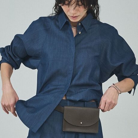 [^ԁF32520010004]*Detail*eZȂł͂̊炩AVɂȂɂ₷fފBu[͂܂Ńfĵ悤ȕî錩ŁAX^COɏt炵vX܂Bh}̃X[uƁAӐ}IɊJ悤ɃfUCꂽŁÂVGbgɎdグĂ܂B*Coordinate*fނ̃pc(32520050004)킹΁AZbgAbvől̃_X^CBVvȃobOANZ킹ƁAfނƃVGbg̔܂Bx̓tbgV[YŃtɁAIV[ł̓q[ŏiɒȂ܂B