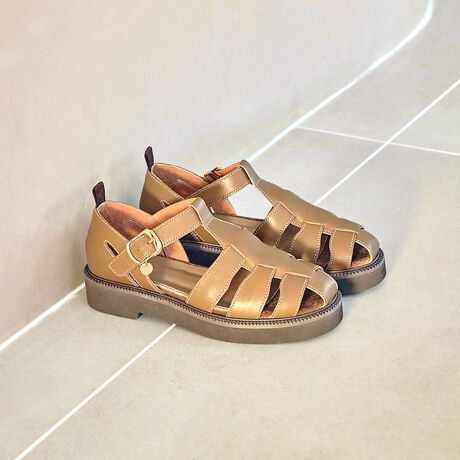 [^ԁF54505041049]OJghԃV[Ÿʒu܂ŗ푽lȃfUCoꂷ鍡NAAu BANNSTER̓Xj[J[oŗOJT_oBobNɏȃ`[āANXƏ炵As[BJWAȃfUCɑ΂ÂJ[ł܂Ƃ߂đl̕₷fUCɎdグ܂BꕔBe摜́A̓ŐFČꍇ܂Bi̐F͔wĩX^WIBe摜QƉB摜̏i̓TvłBۂ̏iƎdlAH኱قȂꍇ܂BAɏtƂ\hׂɃ\[ɕیV[gĂ鏤i܂BیV[gꂽ܂܂gpɂȂƊ₷댯ł܂̂ŕKĂ炲gpB܂ASĂ̏iɕیV[gĂł͂܂̂łBVo[ fFH171 B80 W59 H88 pTCYF37