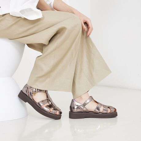 [^ԁF54505041049]OJghԃV[Ÿʒu܂ŗ푽lȃfUCoꂷ鍡NAAu BANNSTER̓Xj[J[oŗOJT_oBobNɏȃ`[āANXƏ炵As[BJWAȃfUCɑ΂ÂJ[ł܂Ƃ߂đl̕₷fUCɎdグ܂BꕔBe摜́A̓ŐFČꍇ܂Bi̐F͔wĩX^WIBe摜QƉB摜̏i̓TvłBۂ̏iƎdlAH኱قȂꍇ܂BAɏtƂ\hׂɃ\[ɕیV[gĂ鏤i܂BیV[gꂽ܂܂gpɂȂƊ₷댯ł܂̂ŕKĂ炲gpB܂ASĂ̏iɕیV[gĂł͂܂̂łBVo[ fFH171 B80 W59 H88 pTCYF37