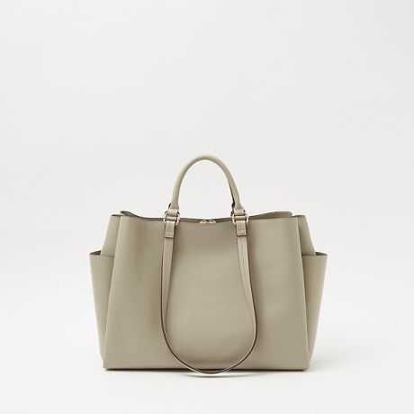 [^ԁF51502020742]yDesignzA4TCY13C`PC[łeʁʋ΁EʊwobOƂĂ͂Aו}U[YobOƂĂgp₷@\ɗDꂽ_unhg[gobOłB500mlybg{g܂ݎP̂ɕ֗ȃTCh|Pbg2tBobO͑傫3̎d؂ŁAC̃t@Xi[t[̂قATChɂꂼ[܂Bd؂|PbgtĂ̂ŉו̐₷AMdi⏬Ȃǂ̎[Ă̂ňS͒̈Ⴄ_unhdlŁAnhtւ邱ƂȂA|莝łĕ֗łB