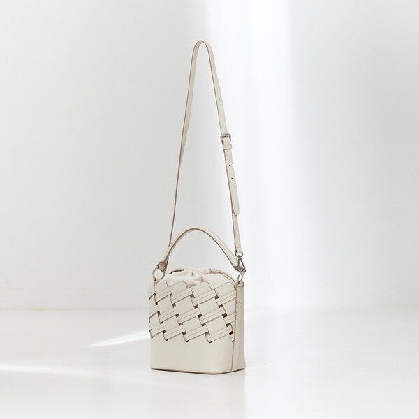 美品！本革　Fere/レザーメッシュBasket 2WAYショルダーBAG Fere/レザーメッシュBasket 2WAYショルダーBAG | ロウェル