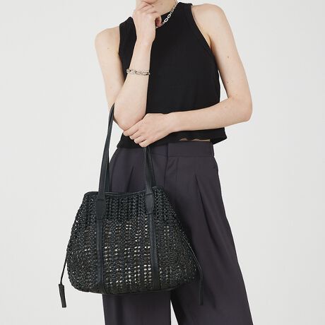 [^ԁF51505020023]yDesignzCiel/VGy₩ŁAuȈۂ̃bV҂݃g[gobOB̋В܂̃R[h邱ƂŁA`̕ωy߂܂BA4TCYE13C`PC̎[ł[͂̍傫߂ȃTCYB͊J₷}OlbgdlȂ̂ŁAו̏o₷̂|CgBɂ̓I[v|PbgWbv|PbĝŁAꂢɎ[\][gAiȈۂœgɂ􂵂܂BgxV[(s)ɂ߂łBypocketzO:I[v|Pbg~1w:Wbv|Pbg~1ꕔBe摜́A̓Aj^[ݒȀƖɂAۂ̏iƐFČꍇ܂BF́AMATERIALmF܂Bi摜̓TvɂĎBeĂ܂̂ŁAۂ̏iƂ͐FdlETCYقȂꍇ܂̂ł炩߂B