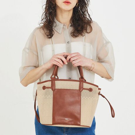 [^ԁF51505021021]yDesignzySheer/VA[zȈۂ̃VA[bVɁAvg{Gߊ̂yʃg[gobOB{̂̑Oʂɂ̓X}zTCỸ|PbgtBɂ钆gh~̂߁At̃Ci[|[`t܂B500mlybg{g܂ݎPȂǂ邿傤ǗǂTCYBCi[|[`ɂV_[t邱Ƃ\ŁAP̂Ń|VFbgƂĂg3WAYdlłBt@Xi[߂̂ŁAƂogxȂǂɂԈႢȂiCi[|[`͂āAg[ĝ݂ōLOPENXy[XƂĂg܂jJ̓ɂ߂̑fނłBypocketz{́JFI[vOtgFI[v|Pbg~1(Ci[|[`)O:I[v|Pbg~1w:Wbv|Pbg~1ytizECi[|[`EtOA\V_[