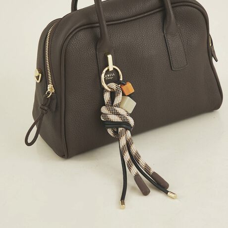 [^ԁF51515074020]yDesignz{[Ɛ˔ALb`[ȃ[v`[B̊̂錋уfUCƏ㎿ȑfފAVvȃobOɃANZgvXBghƗVѐS˔fUCŁA̃R[fiグ܂B݊ȂiȃJ[OŁAlJWAX^Cɂ҂̃ACełBJO̓a3cm܂̂ŁAobÕnhɑ₷łB