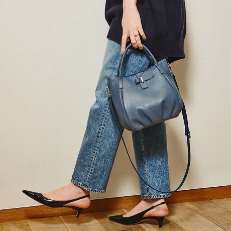 [^ԁF51515012009]yDesignzyBallon/oz_炩ȃU[̎Ɣۂ݂͂2WAYEhobOBґɃX[XU[gpA^bN񂹂̓IȃtHiȑ݊o܂BfBeB[fUCNXvXAOWA[ȃX^COɂ}b`܂B500ml̃ybg{gⒷz[łAÕ|Pbgɂ͒X}ẑɕ֗ȃ|Pbgt֗Ȍ|V_[tŁAnhobO{V_[obOƂĂg2WAYdlȂ̂|CgBIP[WfC[g܂ŕL􂵂܂BypocketzO:I[v|Pbg~1w:Wbv|Pbg~1w:I[v|Pbg~1ytizE{̓fރV_[~1{itOj