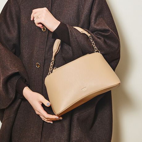 [^ԁF51515022021]yDesignzySque/XNC\z`ƂSñNbVnhNZɂȂA2WAYV_[obOBX}zȂǂo邠|PbgAוVt@Xi[tŋ@\[ڈȏ̎[͂ŁA500ml̃ybg{gⒷz闊TCYBO\ȃV_[XgbvtŁAnhobOEV_[obO2WAYŊy߂܂BfC[R[f̃ANZgƂĂfADGobOłBypocketzO:I[v|Pbg~2w:Wbv|Pbg~1@@FI[v|Pbg~brytizE{̓fރV_[~1{itOj