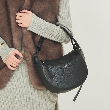 [^ԁF51515011005]yDesignzyMois/CXz̓IȌ`VGbg2WAYV_[BAGBȂ߂ɁAU[̕y߂ACeBZ߂ɎX^C߁B|ȂȂ߂A̓̃t@bVɍ킹ĎςăoXBV_[BAGƂĂ͑傫ڂ̃TCYɂĂ̂ŁAeʂĎg₷iłB(500mlybg{g܂ݎPȂǂ[)ypocketzOw:I[v|Pbg~1O:I[v|Pbg~2w:Wbv|Pbg~1