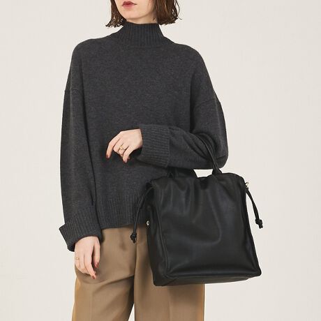 [^ԁF51515020070]yDesignzyPoche/|VFz₩ȋВfUCƁA4dXeb`ނƊ͂2WAYg[gobOBctHŁA13C`PCA4ނ]Tœ[͂łBJ͋ВdlłȂAʂɃTChANZX𑕔BВJԂȂÅJKvȂ̂X[YɎo܂BO\ȃV_[xgŁAnhobOƂĂV_[ƂĂ􂵂܂BIIt킸gAꂽfUCobOłBypocketzO:I[v|Pbg~2w:Wbv|Pbg~1ytizEV_[xg~1{itOj