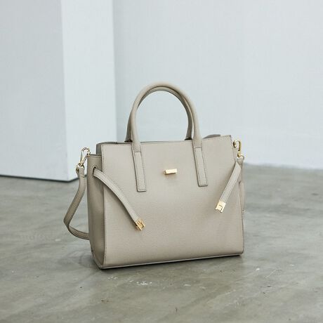 [^ԁF51512011702]yDesignziȎ̃tFCNU[gpxebhg[gobOBtg̋p[cقǂ悢ANZgɂȂAVvȃfUCŃR[fBl[gɎ₷ACełBO\ȃV_[XgbvtŁAV[ɍ킹AW\B500mlybg{g܂ݎP[łApQłB|Pbg~2tŉו̐X}[gɁB|ł莝ły߂2WAYdlŁAʋ΂xX^C܂ŕL􂵂܂BypocketzO:I[v|Pbg~1w:I[v|Pbg~1w:I[v|Pbg~1ytiztOA\V_[~1