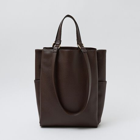 [^ԁF51512020743]yDesignzʋ΁EʊwEigƃ}`Ɋ􂷂g[gobOBA4TCY13C`PC[łeʁʋ΁EʊwŎACeȂcɃXbƂ܂ƂłTCYB500mlybg{g܂ݎP̂ɕ֗ȃTCh|Pbg2tBobO͑傫3̎d؂ŁAĈقATChɂꂼ[B͒̈Ⴄ_unhdlBnhtւ肷邱ƂȂA|莝\Ȃ̂ƂĂ֗łB{̏dʂ500gƌyʂȂ̂|CgBו̑ɂ҂̃obOłB