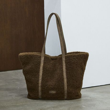 [^ԁF51512050750]yDesignzӂӂ̎G̃{AfނH~̃V[Y[h߂Ăy₩ȃGRt@[g[gobOBّfނ̃pCsOfUC̃ANZgƂȂAꂽۂo܂BA4TCY͂Am[gPCGA^u[Ȃǂ邽ՂeʁB}OlbgJŒgɂAOołSĂg܂BוȂ͗TChɐ܂荞ŁAƂڂɕς2WAYdlB߂̃nhŌ|₷A^~̃AE^[ɂfC[痷sAʋ΃X^CȂǕLV[Ɋ􂵂܂Bɂ̓I[v|Pbg~2AOɂX}zꂪƎo|PbgA@\[Ă܂B