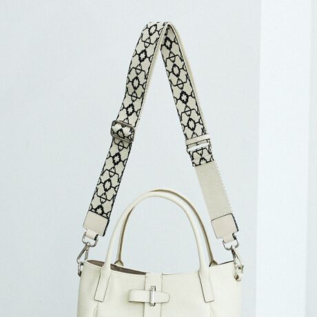 [^ԁF51515074002]yDesignz{v~TAPE̕tւV_[B(Vo[)38mmň芴A~PʂłDȒɒ\Btӏ΂ǂȃobO|[`ɂt閜\V_[xgBON/OFF̋C̐؂ւAX^CO̊xUPɂXX莝̃obOVobOɐvXB2025NVFoINEWWIgbN(LOWELL ThingsIWifUC)EAC{[(WIgbN~Vo[)