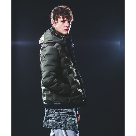 [^ԁF02510030014]yfށz}bgȉî鍂x^t^gpBނɂ͌yʂŒgiȒȂZAԂ蒅p܂ByfUCzZŉʂ\邱ƂłƃAE^[邾ł͂ȂA̗ȂoĂȂ悤vZꂽt[fbgu]B{܂ł̃nClbNt[hVGbgɂ񂩂荞ޕhhAۉɗDꂽfUCBX|[eB[ȃiCfނɃGRU[̐ؑւfUCuh炵ꒅBJ[L fFH185 B84 W73 H88 pTCYF48ubN fFH186 B85 W74 H92 pTCYF48