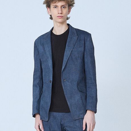 [^ԁF02520082077]Peak Lapel Denim Jacketyfށzt~hIXŒSn̗ǂlLkɗDꂽ9IXXgb`fjBEHbVhH{AǂtF[hĖ邢\ɎdグĂ܂Bc̃_ȃfj炵AcXWɃtF[h\̃fjłB  yfUCzV[vȃJbeBOŃGbW̌s[NhyŃuh炵fUCɂȂĂ܂BfUCANZg̃ngtƖ{JdlŊx̍fjWPbgɁB܂AxbgŃfUCꂽIWiU[^OIBCfBS͔zFO[Xeb`ŃVbNɃfUCĂ܂ByR[fBl[gzfރpciiԁF02520052077jƍ킹ZbgAbvX^CIXXBfރVciiԁF02520010077jB݉̎dl̓ubN(xbgŃfUCꂽIWiU[^Ot)ɂȂ܂B