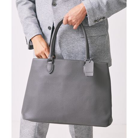 [^ԁF00026061002]yfށzU[Ȃł͂̂Ȃ₩PUU[̈₷˔vɁAV{̌^邱Ƃōo܂B肵Ă邤ɔɌyAԂĝɂKĂ܂BƁÂfނ͍̂錩ڂɁBV{v͂ƂЂڗɂ̂|CgłByfUCzɗ͗}A~j}ȈۂɂȂ悤ɃfUCꂽg[gobOłBnhZ߂ɐݒ肵A|̓WXgɁA莝ɐꉺ肷Ȃ悤ȃoXɁBU[̃V{܂āAꂵȂAJWÂ錩lC̃|CgłB܂Auhl[fl[^O|CgfUCɁBm[gPCA4TCY鉡^ŁAON/OFFpɂ҂łBVvȃfUĈ߁AjZbNXłg܂ByXybNzEobNCobNƂĂ􂷂Nb`obO(28cm~20.5cm~}`1.2cmAd145g)ZbgEJɊJ߂̊ȒPȃ}OlbgE{̊OTChɁA}`܂肽߂Xibv{^tEɕ23cm̃t@Xi[t|Pbg~1Ap̃I[v|Pbg~2E5ɒeE\tgȒyR[fBl[gzG߂킸ɂg܂BTVcAXEFbgAp[JȂǂ̃JWAX^C͂AVcAWPbgAZbgAbvȂǂꂢڂItBXJWAȃX^COɂ}b`܂BjZbNXłg~j}ȃfUCȂ̂ŁAƑAp[gi[ƃVFÂ߂łBfނ̏c^g[gobOyiԁF00026061003zfނ̃bN/obNpbNyiԁF00026061004zfނ̃V_[obO/{fB[obOyiԁF00026061005z܂ByXvbgU[obOV[YzXvbgU[ g[g obOyiԁF00025061000zXvbgU[ obNpbNyiԁF00025061001z܂B