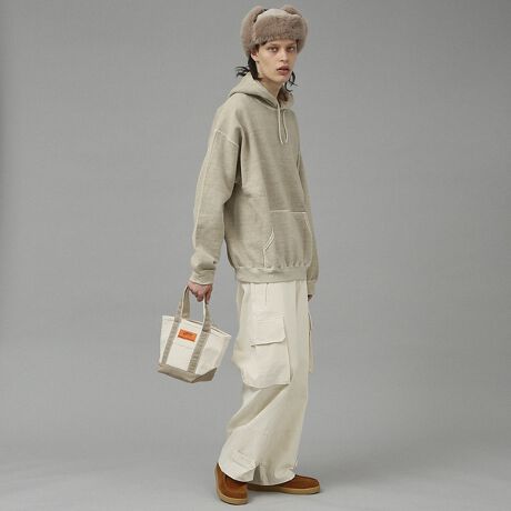 [^ԁF04460054002]UNIVERSAL OVERALL/jo[TI[o[I[NEW^Cvo@uhACR͂̂܂܂ɁAx[VbNȂƃg[gobO^t26oz̔ЕzɃJo[I[TCcCŔzFɂ[Nuh炵ACełBx[X0ԃXeb`Ń[N̑e슴\YɎdグĂ܂BVv炱uhl[fACRjbNȃACełBSTCY̓RpNgȃTCYȂ̂ŌgтzȂǂƂĂł̂ɒxTCYɂȂ܂BYAfB[X@jZbNXACeɂȂ܂ByUNIVERSAL OVERALL/jo[TI[o[I[z1924NɑnƂAJAVJS̃[NEFAuhAjo[TI[o[I[Bn[hŃ[YiuȃACeAق1I߂ɓnSĒǋĂB݂łAAJł͐ȂA[NEFAƂāÃ[J[ɎxĂ܂Bxgi