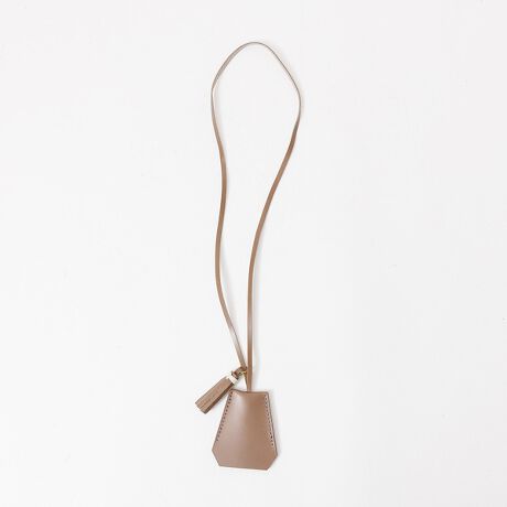 [^ԁF00023069005]yʒ|CgzVъ̂^bZtAʂǂ̃fUCy߂悤ɃAW܂Byfށz悢̂X[XvgpByfUCzVvȃ`[tɖ{̓F̏Ԃȃ^bZANZgɂȂU[NVFbgB^bZ̕tĂ锽Ζʂɂ̓uhl[fAobOɃ`[Ƃĕt悵A񂩂牺ălbNX̂悤Ɏg悵̃ACełBymasterco(}X^[R[)zԁAX^_[hƌĂ΂镨ɃJ[HAق̏̃O[fBO{ƂŁA܂Ɂg~hƎvj[X^_[hփAbvO[hBʁANAG߂Ɋ֌WȂA풅ƂĈpĂ鏤iグ邱ƂڎwĂ܂BMADE IN JAPAN ̕Ђy݂B