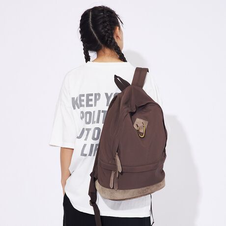 [^ԁF04480054210]WpChɂx[VbNDAY PACKMASTER&Co.ʏ́uNNXvƌĂ΂60Rbg̉40iC̏cŐDꂽnƁAXG[hRrɂbNB1960NɊJꂽNNX͗ǂm@\IȃAEghAfނłBiC100薀CɋARbg100\tgŌ򊴂AāAAʋCA܂yłB߂ɂƂXgbv𒲐A^Edlɔw^J̃JritfCpbNB {g̃XG[h؂ւŌ^ꂹAႦΎ]Ԃ̑OXpł悭AwɃ}b`X^CƂȂĂ܂BԂ̓͑fނ̌yBĔwɃpbgꂸA肵n[hbNƂ͈gpA܂ANNX͐FWJLxAă{fBƃ{g̃XG[h̐F𓝈ɂA낢ȃt@bVƂ킹₷܂BwɉAƂoƖgĂOAg܂킵̗ǂ𔭊VvȃbNłBǂlۂĂǂȃR[fBl[gɂx[VbNȗDGACełBɂXG[h̃sbPz_[ɕt^J̃Jri͎O\BfUC̃ANZgɂȂĂ܂BA4TCY[ł郁C[́A1ɎACe[\BOɂ̓Wbv|PbgtĂ̂ŁATbƎoACe̎[ɓKĂ܂Big烌W[AEghAɕL􂷂ACeƂȂĂ܂BR[fBl[gɖȂACeONE SIZE / H42cm : W31cm : D16cm@bNXgbvF  55`99cm~  2.5`5.5cmd@ 400O[O]@@EWbv|PbgiMj~1[]@EWbv|PbgiMj ~1[ti]@EJri~1@@@yMASTER&Co./}X^[&R[z{BCO̎sfނƓ{Zp̃hbLOAElɂWpCh𔭐MuhBuԁvƂX^CɁA̋ZpƒՂ̃GbZX𔽉fAꂼ̃}X^[̒mbݏグ_X^_[hȃCibvWJBsɗꂸAgɒlɂƂėB̂̂ɂȂ鐻i邱ƂMOɁA̍ޗƓ{̐Elɂ鍂Zpgݍ킹A ɃnCNIeB[킢[B@