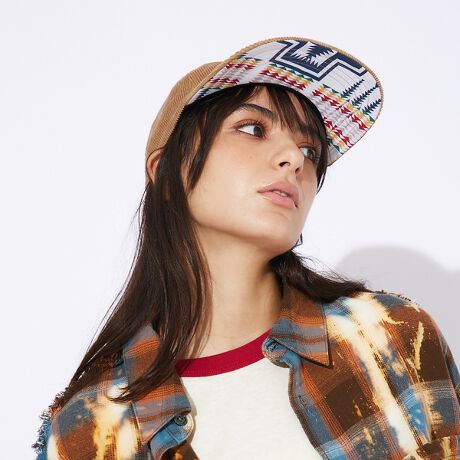 [^ԁF04490074300]PENDLETON/yhgṼcCLbvoBcoɂ̓yhgIWip^[ĂAR[fBl[ĝ肰ȂANZgɁBTCY߂łAWX^[dlŁAjɒpł郆jZbNXACeBig͂AAXW[AsA][gȂǕLg܂BobNȂǂPENDLETONō킹ĂłBmPENDLETON/yhgn1863Nn҂łplg[}XEPCnĂA1889NISBZ[ɎЍHJ݁B1909NlCeBuAJĂN₩ȕ̖ѕz̐JnB1950`60NAJbWEt@bVT[t@[Et@bVƂĂlC𔎂B݂͐QȂǂ̃z[Et@bV[B{Ђ̓AJAISB|[ghBlCeBuAJEeCXg`FbÑE[i܂ŁALȃAJJWȂ\IȃuḧB1932ÑT[XEIsbNł͓ʂȖѕzA񎟐Eł͖ѕzR񋟂B