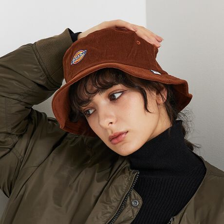 [^ԁF04499874206]yDICKIES/fBbL[YzEX CORDUROY BUCKET HAT R[fBCoPbgnbgfUCƋ@\EgX^C̃SnbgEv`v͂1EXq̌`ɂǍ`YɌĂp^[̗pfށE nRV悭Aϋv̂fރR[fBl[gEXg[g&JWAX^C̓rbOVGbg̑ŁBEgbNpcȂǂƍ킹āAX|[c~bNXX^CɁBEusedƍ킹ăgȟÒ~bNXX^C߁BẼJ[WJȂ̂ŁATVc~fjƂVvȃJWA^CXbNX~VcƂLC߃X^Cɍ킹₷łByDickiesz1918NC.N.WilliamsonE.E.DickieA݂Williamson-Dickie Manufacturing company̑OgƂȂЂݗB4N1922NɌ݂̎ЖɉgBOIɘJ҂̃j[Yɉ邽߂̐s͂fꂽi̓AJSyɍLZĂBI[ZeBbNȃX^CƗDꂽ@\̗B[NEGA[ւ̃j[Y𐻕iɓew͂́A݂ɂ󂯌pĂ܂B݂ɂẮA[N}[Pbĝ݂Ȃ炸JWA}[PbgłEIɂ݂̑mĂĂ܂B