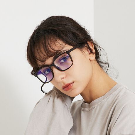 [^ԁF04509878108]Wellington(Reading Glasses with Blue Light Cut) / EFgۂ݂тт`tɂ`ŁAmIŏiȈۂ^WellingtonBXNGA^CvƓlɒt[ŁAt`ɋ߂`ĂApɊۂ݂̂łB܂A◬sɊ֌WȂĝŒpł1{ɂȂ܂BԂ̐ڂƂƂɁAςAЂ3CiւƈڍsAʂ^珬^钆ŁAڂւ̕S͓XĂ܂BLe Fooñu[CgJbgKĺAu[Cg27.64ʓIɎՒfAߗ90.86ۂAڂ̕Sy܂B܂AUV400΍ŗLQȎOՒfAڂ̕یɋ܂B3Cĩu[Cgs[Ng450-460nmɑΉAEU/č/I[XgA/j[W[h̃TOXɏĂA u[Cg̎Ւf17.66łB܂AÂF̃u[CgtB^[ዾ̌ŒϔOŔjAWCG[̐FiŔǒ񋟂AF̘c݂܂BΏ۔NF7΁`lFpt[ގF|J[{l[gYގF|J[{l[gdʁF20gߗF90.4Y͕čFDAKiщBKiEN ISO 12312-1ɏĂ܂B99.9̎OJbgACNS 15067ɓKĂ܂BY̍ɂAiԂŃpbP[WВɑႪ邱Ƃ܂Bî͓ł̂ŁAByLE FOON / tH[zEveryday AnytimeƑ̂悤ɁAg߂łȑ݂郁Kl𐻍삵Ă܂BLE FOONitH[j́Ap̃Kl̃t@Ng[uhłB1981NɑpɂđnƂt@Ng[A2020Nɗグ܂BYE肪t@Ng[fUCi[ƂƂɊEfUC琻܂łsĂ܂BAWAl̊ɎƂfUC̃x[XƂāAqǂl܂ňSɊAt@bṼ|CgɂȂJ^`ƃJ[œWJĂ܂Bp