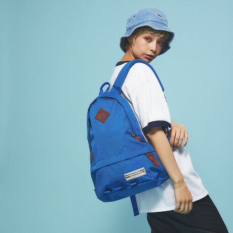 [^ԁF04509854302]yizEB_lXGNXyGX̃x[VbNȃfCpbNłBVvȃbNXƎg̗ǂeʂŁAǂȃV[ɂ킹₷AJWAobOAfC[obOƂĕL􂷂閜\^CvB1C1|PbgdlŁAʂɑã|Pbgzûɕ֗łBA4TCY[B\nɋx❛̍R[fgpBNbVfޓ̃V_[xǵAԔwĂɂAD݂ɒ\łByTCYzF46cm@F33cm@}`F17cm @eʁF20Lydʁz370gy@\zA4TCY[yXybNzFt@Xi[yfށz\nFR[f1000D 100 /}`JV[Y@R[f500D 100DvF{v@e[vFiCAPPy|Pbgz~1@O~1WILDERNESS EXPERIENCEiEB_lXGNXyGXj1973NɃAJEJtHjABɂđnƂAEghAMA[J[uWILDERNESS EXPERIENCEiEB_lXGNXyGXjvBgȓ̌hӖuhɂӂ킵v_NgQ͌50NォAEghApi|{̘V܃[J[ɂĐĂAx̍^tȃACeւƏ؂Ă܂BȃEB_lX獡̓^E[XŎg₷V_[obOЉB{