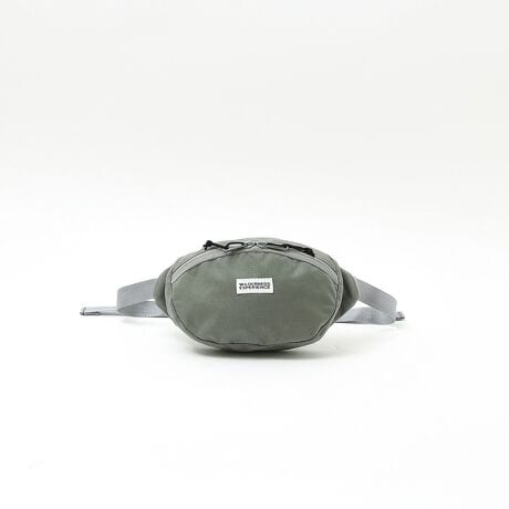 [^ԁF04509854315]yizϋvɗDꂽR[fnōۂtHIȃ|[`BǂȂɂ₷J[WJŁAς΃~jV_[ƂĂg܂BC|Pbgɏp̃|Pbg3zAwʂɃNbVpbh邱ƂŒԎgĂɂ܂ByTCYzF14cm@F27cm@}`F5cm@eʁF2Lydʁz120gyXybNzFt@Xi[y|Pbgz~3@O~0WILDERNESS EXPERIENCEiEB_lXGNXyGXj1973NɃAJEJtHjABɂđnƂAEghAMA[J[uWILDERNESS EXPERIENCEiEB_lXGNXyGXjvBgȓ̌hӖuhɂӂ킵v_NgQ͌50NォAEghApi|{̘V܃[J[ɂĐĂAx̍^tȃACeւƏ؂Ă܂BȃEB_lX獡̓^E[XŎg₷V_[obOЉB