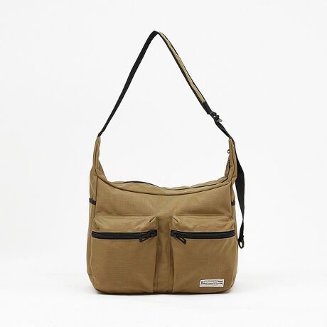 [^ԁF04509854303]ϋvAϐɗDꂽ1000dñR[fiCgpBig͖ܘ_AswZȂǗlXȃV[Ŋv܂ByTCYzF28cm@F37cm@}`F15cm@eʁF16Lydʁz520gyXybNzFt@Xi[WILDERNESS EXPERIENCEiEB_lXGNXyGXj1973NɃAJEJtHjABɂđnƂAEghAMA[J[uWILDERNESS EXPERIENCEiEB_lXGNXyGXjvBgȓ̌hӖuhɂӂ킵v_NgQ͌50NォAEghApi|{̘V܃[J[ɂĐĂAx̍^tȃACeւƏ؂Ă܂BȃEB_lX獡̓^E[XŎg₷V_[obOЉB