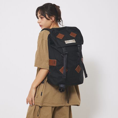 [^ԁF04509854300]yizEB_lXGNXyGX̒ԃfCpbNKletter SmallB^E[XpƂĂop̃obNpbNƂĂgAj킸̎g₷\ȃobOBTChWbp[tŃCRo[gg̉ו̎oyɍs܂BJWɂ|PbgA̎[ɂ֗BB4TCY[\B\nɋx❛̍500fj[̃R[fgpBvɂ͋Ɍ̃ICU[gdグĂ܂BNbVfޓ̃V_[xǵAԔwĂɂAD݂ɒ\łByTCYzF46cm@F30cm@}`F16.5cm@eʁF26Lydʁz500gy@\zJWfiO|PbgtjTChANZXWbp[B4TCY[yXybNzFВyfށz\nFR[fiC500D@nF|vF{v@e[vF|GXey|Pbgz~1@O~0WILDERNESS EXPERIENCEiEB_lXGNXyGXj1973NɃAJEJtHjABɂđnƂAEghAMA[J[uWILDERNESS EXPERIENCEiEB_lXGNXyGXjvBgȓ̌hӖuhɂӂ킵v_NgQ͌50NォAEghApi|{̘V܃[J[ɂĐĂAx̍^tȃACeւƏ؂Ă܂BȃEB_lX獡̓^E[XŎg₷V_[obOЉB