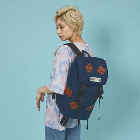 [^ԁF04509854300]yizEB_lXGNXyGX̒ԃfCpbNKletter SmallB^E[XpƂĂop̃obNpbNƂĂgAj킸̎g₷\ȃobOBTChWbp[tŃCRo[gg̉ו̎oyɍs܂BJWɂ|PbgA̎[ɂ֗BB4TCY[\B\nɋx❛̍500fj[̃R[fgpBvɂ͋Ɍ̃ICU[gdグĂ܂BNbVfޓ̃V_[xǵAԔwĂɂAD݂ɒ\łByTCYzF46cm@F30cm@}`F16.5cm@eʁF26Lydʁz500gy@\zJWfiO|PbgtjTChANZXWbp[B4TCY[yXybNzFВyfށz\nFR[fiC500D@nF|vF{v@e[vF|GXey|Pbgz~1@O~0WILDERNESS EXPERIENCEiEB_lXGNXyGXj1973NɃAJEJtHjABɂđnƂAEghAMA[J[uWILDERNESS EXPERIENCEiEB_lXGNXyGXjvBgȓ̌hӖuhɂӂ킵v_NgQ͌50NォAEghApi|{̘V܃[J[ɂĐĂAx̍^tȃACeւƏ؂Ă܂BȃEB_lX獡̓^E[XŎg₷V_[obOЉB