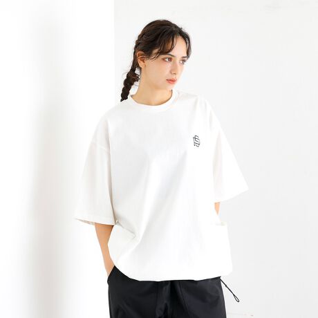 [^ԁF04500020900]POLeR@\fނ̃R[fBl[gʂW|PbgTVcotgɃVvȃShJBTChW|PbgA[͔Q̓h[R[htĂ̂ōiŕ͋Cς܂BJ[WJ킹₷@zCgAx[WAubNyPOLeRƂ́z2011NɃAJ(|[gh/IS)ŃX^[gPoler Camping Stuff(|[[ LsO X^bt)BfBN^[̓tHgOt@[Benji Wanger ƉfNG[^[Khama Vella2lBT[tBXP[gAXm[{[hlX悤ȃCtX^CgbvtB[hobN󂯂ACeWJBނ炪l̂́uߍȊł̃AEghAvł͂ȂAuyLvv̂悤ȃoCuX(͋CAm)Bx[VbNVvłȂVѐŜ(poler)ɒڂW܂Ă܂B