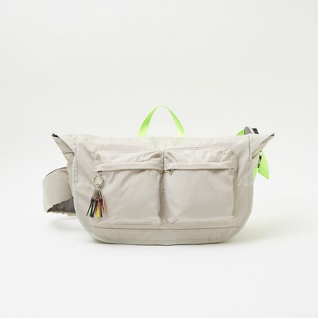 [^ԁF04509854005]cheek̃bZW[̓e[vJ[nY|CgBɋ@\QŁAAEghAEgxEoɂgpłAeʁBV_[pbhɂ͂ƃNbVĂ̂ŉוȂĂɑ傫ȕSȂ悤ȍ\ɂȂĂ܂Btbvɂ̓}`t̑傫ȃ|PbgBɎoł̂|CgITChɂȃWbp[|Pbg܂B{̓ɂ͐X̃|PbgBPC^ubg͓̔wʑɎ[ƃpbĥňSB|Pbǧ̓xNł߂鎖ł܂BtbvJƃ}`tWbp[|PbgAɂ͏łrj[|PbgIR[hȂǍׂ̂[̂ɑϕ֗IOʑɂ̓Wbp[|Pbg܂B傫߂Ȃ̂Ŏ蒠Ȃǂ܂BV_[pbhɂ͗̃Wbp[|Pbg胏CXCz[ADJɌȂǂtƃ|Pbg̗Ɏ߂鎖łAANeBuɓĂ炶炵܂BV_[̃e[vߕ͗]e[vԂԂ炵Ȃ悤Ae[vNbvtĂăXbLBtbv̓xNŊJ\BxN̓tbgȃ^CvȂ̂ŗm̑@ۂ݂̊̐SzȂłBtg|Pbgɂ͂cheek̃|Cg̃L[`[ŃJtɁIH̐ngpĂ̂ŏʂ̉JȂΉ\łBtbvWbp[|Pbg2i}`tj{́tgɃWbp[|Pbgi}`tjɂ̓rj[|PbgLI[v|PbgWbp[|Pbg{̃TChWbp[|PbgV_[pbhWbp[|PbgyfށEFɂāzْfɂĖ͗l̔zuʐ^ƈقȂ鏤i܂Bi摜Ǝł̓j^[yщ摜\̊֌WőFɈႢ܂̂ŗ\߂Bv̐n͌oN򉻂܂BߏȖCAԂłgp܂Ƒ̈ߗނւ̐FڂAFꍇ܂Bycheek/`[NzɃ`[N̂悤ȑN₩Ń|WeBuȃGlM[BJ[pbgg悤ȃJtȃfUCŖ̂ƂuԂʂȂ̂ɁBcheek ̏iɂ͊ɔzčꂽfނgpĂ܂BEGRSiiGlobal Recycle Standardjꂽpybg{gĎă|GXe@ێƂčĐngpBVg킸̂ƂĊp鎖Aւ̔zƊCmvX`bNS~̍팸ɂȂ܂BECPSCKiiҐiSψjSKiNAt[̍vngpĂ܂BpȂǂ̗RnJȂǂɂĉ͐CmAɂ͐ԌnƂƂɁAHƂĐlԂɎ荞܂~ςĂ܂Bt[̏igp鎖ɂyECmĺEւׂ̕yA␶ԌnȂlɗLQւ̎g݂Ă܂BTCNnSNAfނgpA\Ȗ邭Dׂ̈̕ڎwĂ܂B