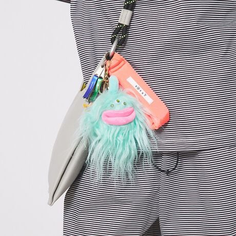 [^ԁF04509853001]IVX^[`[̃s[nhXgbvBӂӂɃ{fBOlIJ[̃Xgbv͎ɂӂ肵B|Cg̓X^[̃`[BVRwASÃsAR[twAAW\ȃX^[BȂD݂̃wAX^CɃAWČIȃX^CɕϐgBĩwASER[Es̃J[̓A\[gɂȂ܂Bj`[͎Oł̂ł̃obOɃJX^ĂOKBcheek̃|CgAJrit7J[`[O\łBX}zɕtꍇ̓X}zXgbvz_[tĂgpByfށEFɂāzْfɂĖ͗l̔zuʐ^ƈقȂ鏤i܂Bi摜Ǝł̓j^[yщ摜\̊֌WőFɈႢ܂̂ŗ\߂Bv̐n͌oN򉻂܂BߏȖCAԂłgp܂Ƒ̈ߗނւ̐FڂAFꍇ܂Bycheek/`[NzɃ`[N̂悤ȑN₩Ń|WeBuȃGlM[BJ[pbgg悤ȃJtȃfUCŖ̂ƂuԂʂȂ̂ɁBcheek ̏iɂ͊ɔzčꂽfނgpĂ܂BEGRSiiGlobal Recycle Standardjꂽpybg{gĎă|GXe@ێƂčĐngpBVg킸̂ƂĊp鎖Aւ̔zƊCmvX`bNS~̍팸ɂȂ܂BECPSCKiiҐiSψjSKiNAt[̍vngpĂ܂BpȂǂ̗RnJȂǂɂĉ͐CmAɂ͐ԌnƂƂɁAHƂĐlԂɎ荞܂~ςĂ܂Bt[̏igp鎖ɂyECmĺEւׂ̕yA␶ԌnȂlɗLQւ̎g݂Ă܂BTCNnSNAfނgpA\Ȗ邭Dׂ̈̕ڎwĂ܂B